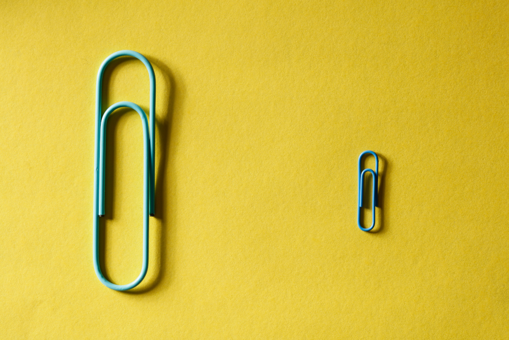 A large paper clip next to a smaller one